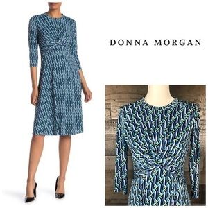 CLOSING CLOSET Donna Morgan Twist Front Dress 3/4 Sleeves Sz 2